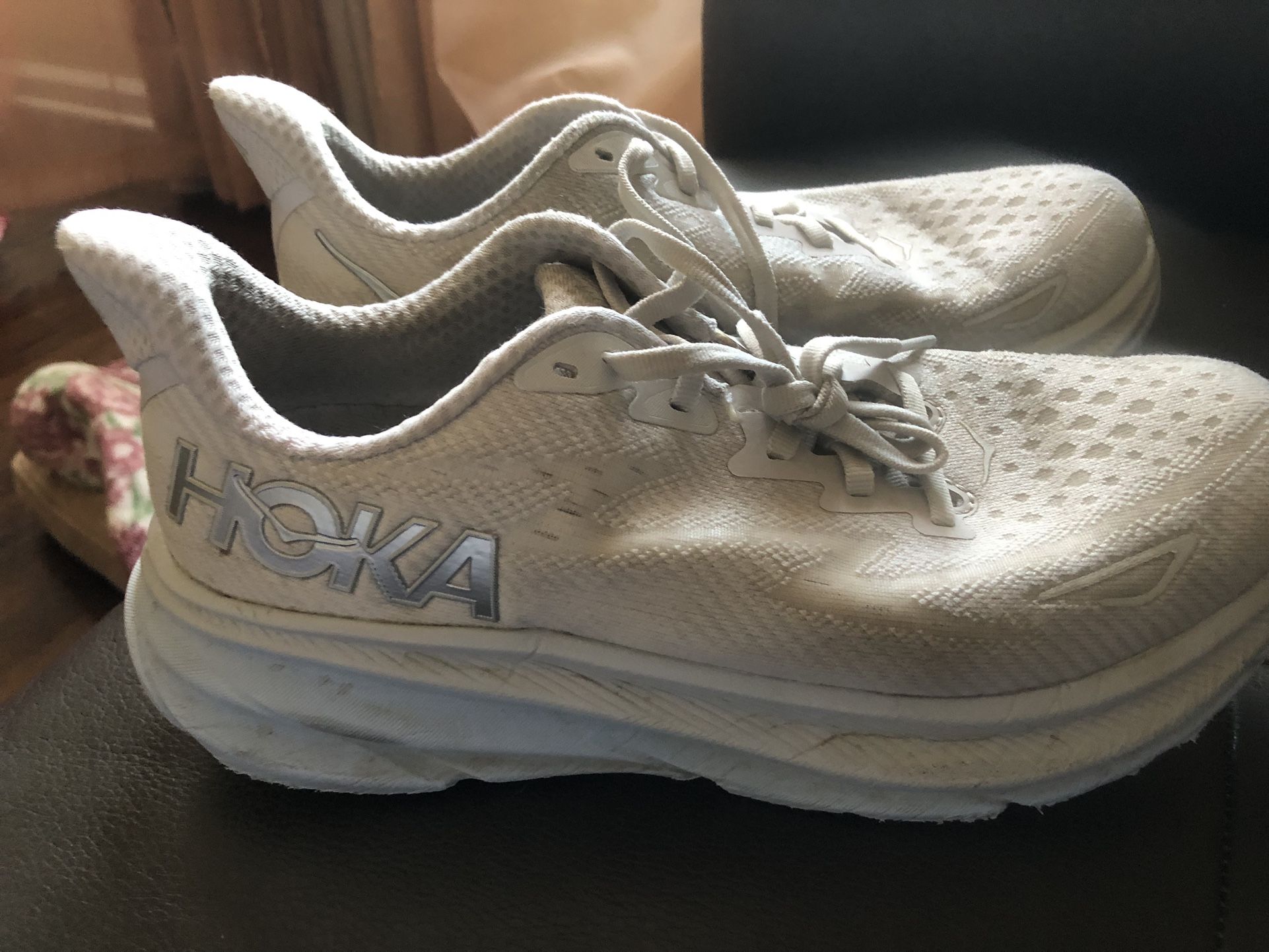 Hokas