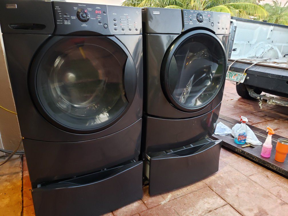 KENMORE ELITE BLACK WASHER AND ELECTRIC DRYER SUPERCAPACITY WITH PEDESTALS