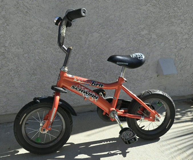 Kids 12" Schwinn Grit Bike. 