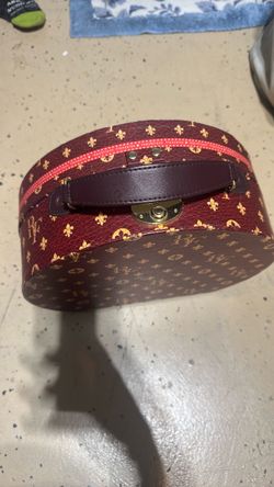 Red Fleur-de-Lis Oval Vanity Case
