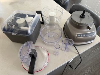KitchenAid 11-Cup Food Processor + Full Accessory Set – Barely Used