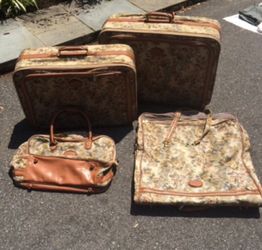 Luggage set