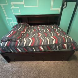 Daybed And Dresser