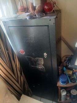 Homak storage locker never used with key