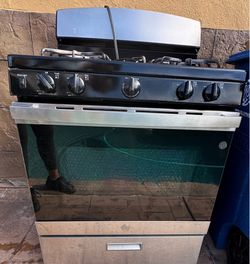 GE 30” Stainless Steel stove
