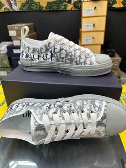 Designer shoe low top