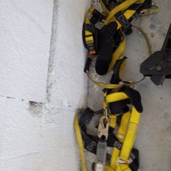 Roofing harness (2) Available 