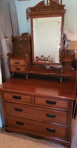 Dresser/Vanity Antique 