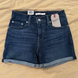 NWT Levi’s mid-length Shorts