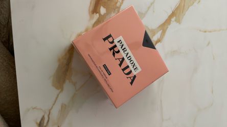 PRADA Paradoxe
