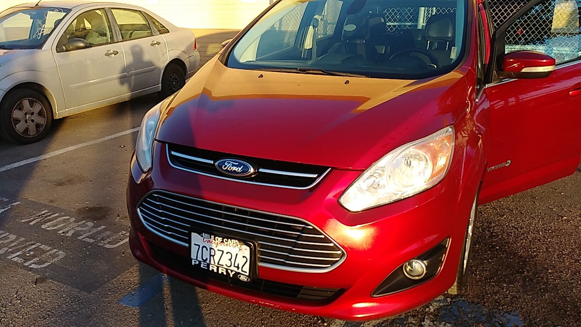 2014 C-Max ford runs very good. Clean title 80 milles