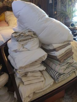 Mixed Bed Linens and Bedding Lot Queen Family Resell Down Comforter pillow case sheets