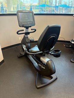 Life Fitness Elevation Series 95R Discover SE Recumbent Bike LOW HOURS!