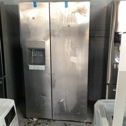 Frsigidaire Side-By-Side With Ice Maker And Water Dispenser 25.6 Cu. Ft.