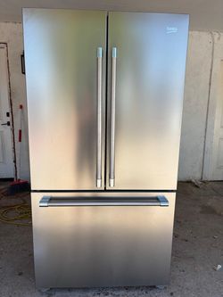 Counter depth fridge