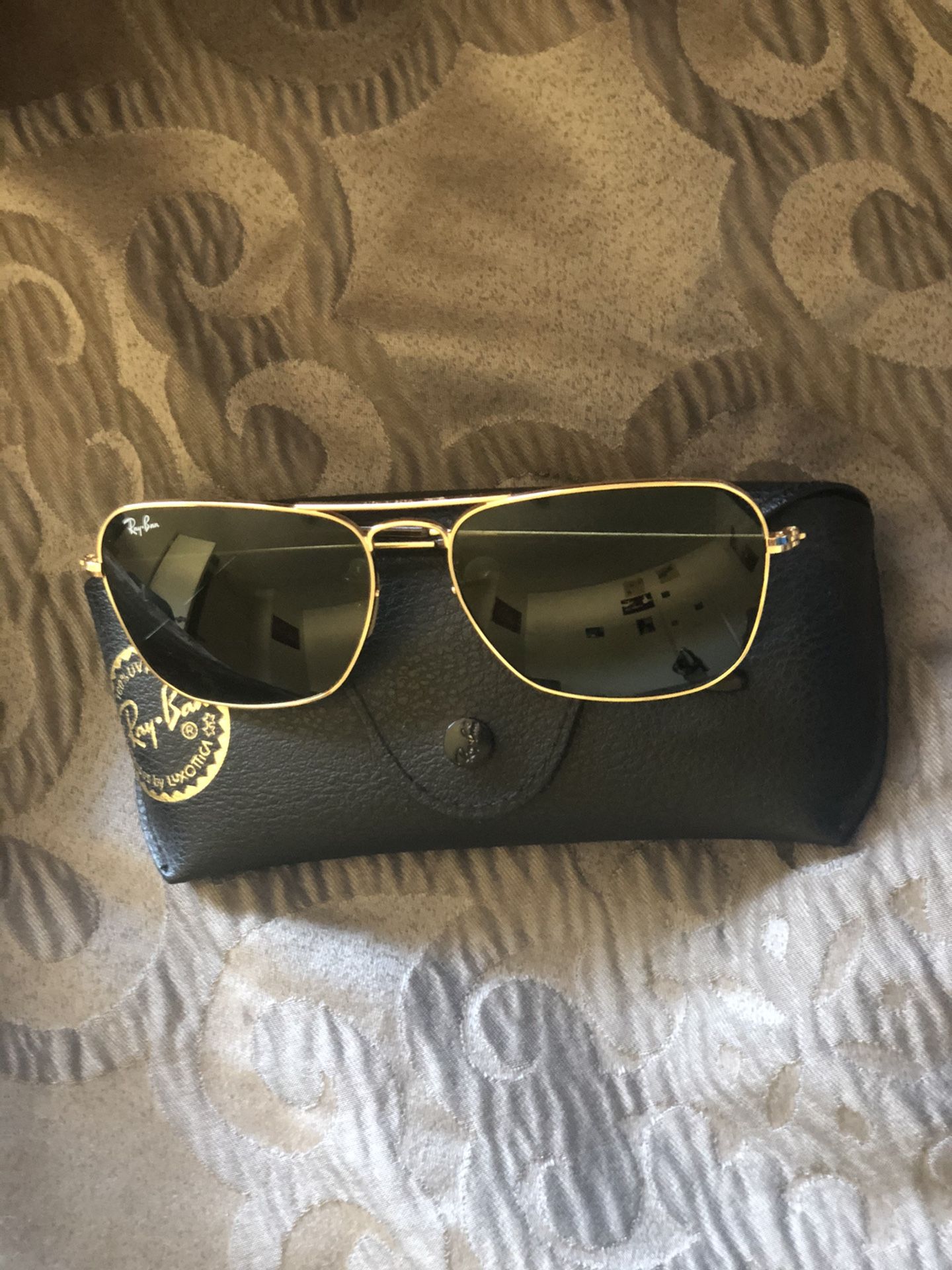 Authentic Ray Ban sunglasses never worn Some styles never fade. Ray-Ban has defined iconic eyewear  main image 4