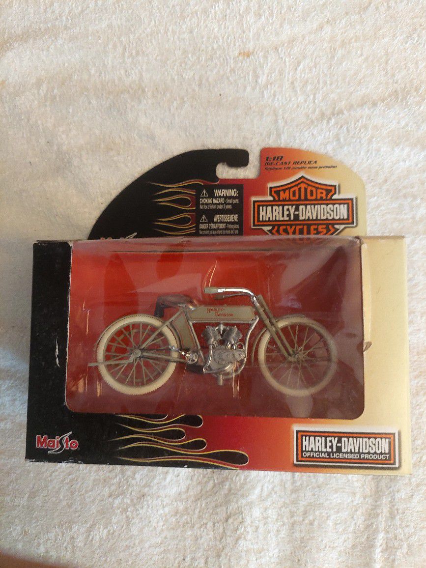 Harley Davidson 1:18 Scale Replica Motorcycles