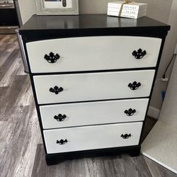 Airbnb furniture Sale Dressers, beds, Nightstands Tables 