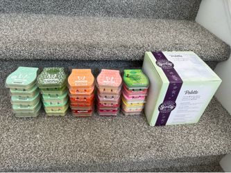 Scentsy Warmer With 26 Wax Bars