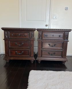 Antique Furniture King Bed Set Of 4