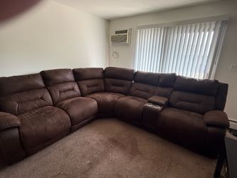 Large Reclining Sectional Sofa with USB Ports – Excellent Condition
