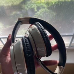 Headphones 