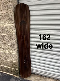 162 wide Jones Flagship woodgrain snowboard