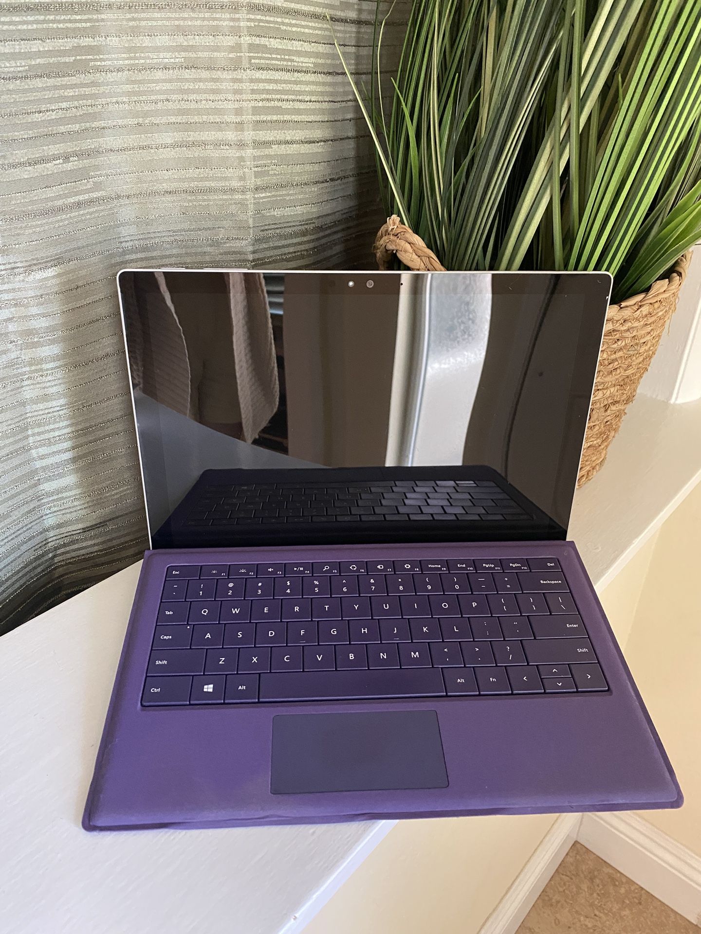 Microsoft Surface Pro 4 Touch Screen with 256 GB SSD, 8 GB Ram, Webcam