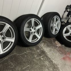 Rines And Tires 5x120  245/45/18