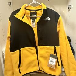 The North Face Denali Fleece Jacket – Summit Gold/TNF Black – NEW w/ Tags – Youth XL (Teen)