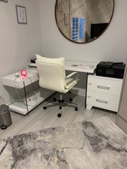 Corner desk