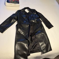 Aritzia Tabloid Trench Coat (Small)