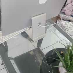 24" iMac with Retina 4.5K display - Apple M1 - 8GB Memory - 256GB SSD (Latest Model) - Silver