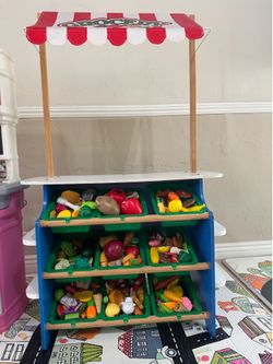 Kids Wooden Grocery Store Play Stand with Play Food – Great Condition