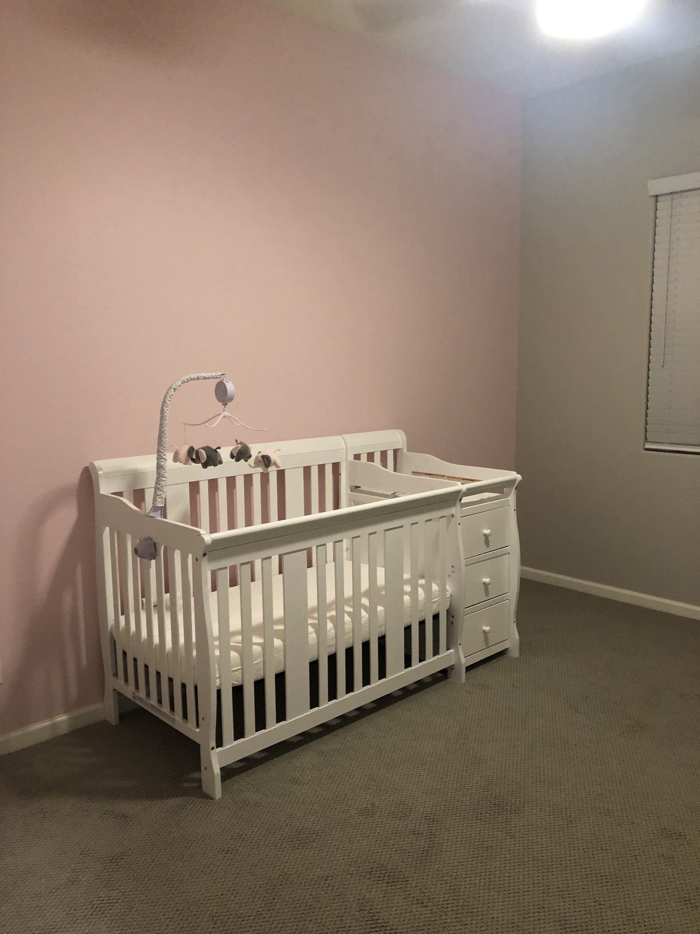 “Storkcraft Portofino 4-in-1 Crib with Changing Table + Mattress + Toddler Rail – Excellent Condition