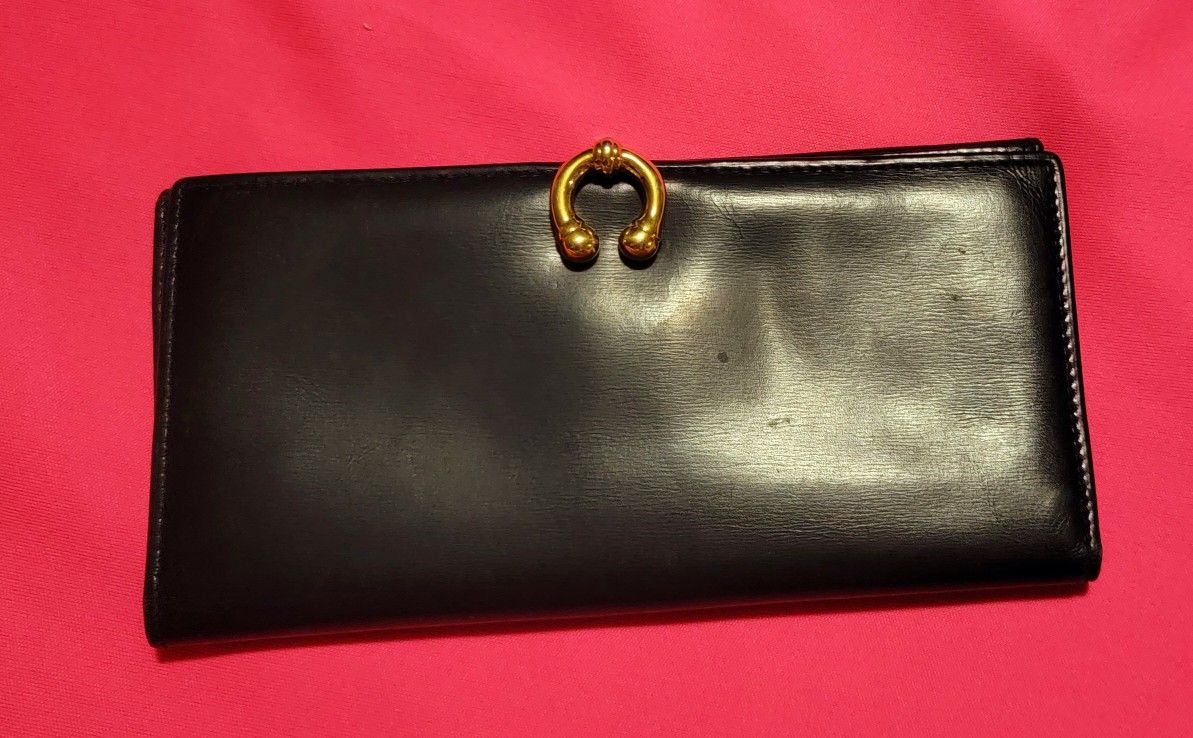 Beautiful Vintage Gucci Black Leather Clasp Bi-Fold Wallet