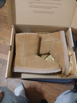 Uggs Boots Brand New W 6
