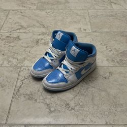 Jordan 1 Mid "Legend Blue"