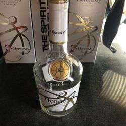 NBA Hennessy Bottles & Boxes EMPTY for Sale in Lake View Terrace
