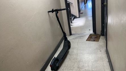 Nine bot scooter