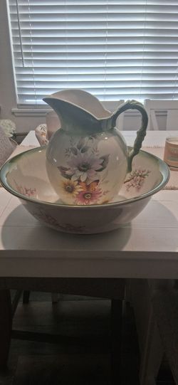 Extra large vintage basin. Beautiful