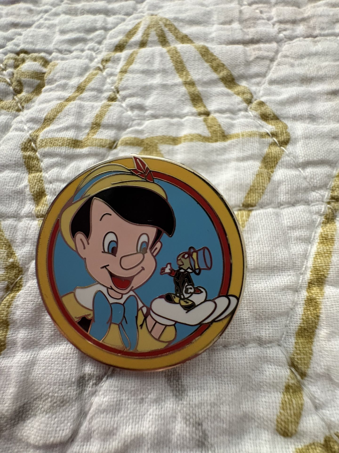 Disney 2012 Best Friends Mystery Pin- Pinocchio & Jiminy Cricket