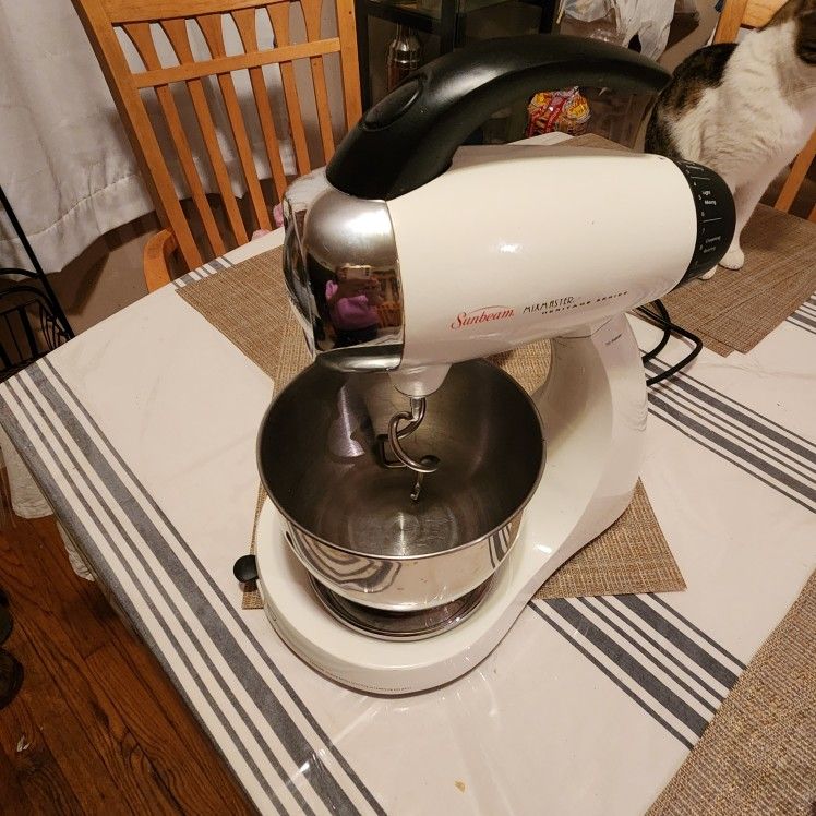 Sunbeam Mix Master Heritage Series 12 Speed Stand Mixer 2350 for