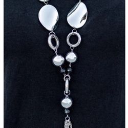 Paparazzi Total Eclipse of the Heart" silver necklace