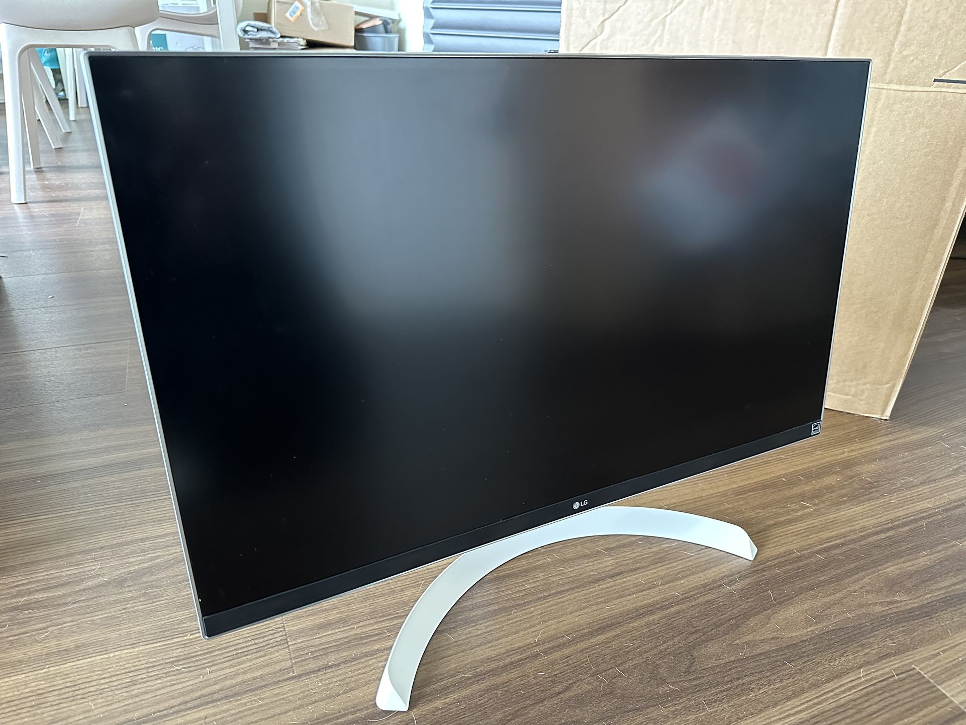 LG 27 4K 60hz Monitor 27UD69-W Gaming Office