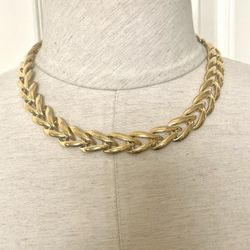 Gold Tone Vintage Necklace 