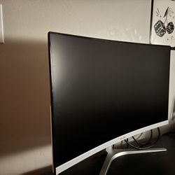 Crua Curve  Gaming Monitor