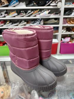 New Snow Boots Size 9