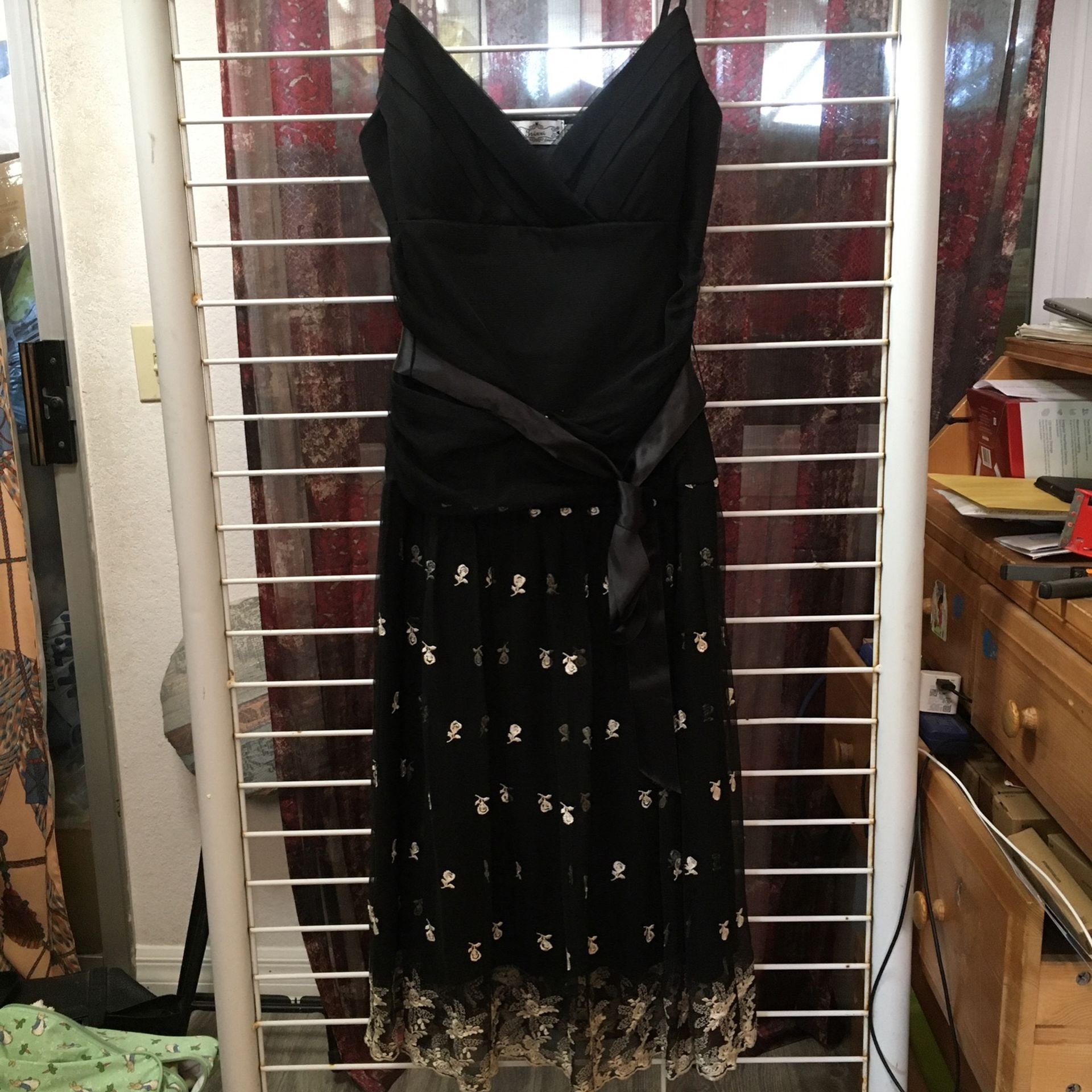 Trixxi Clothing Co, Dress, Size M Jr, Black/ Chestnut Embroidered Skirt, Polyester/ Tulle