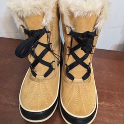 Sorel Women’s Trivoli II Curry Winter Boot. Brand new without tag and Box. size US 7.5